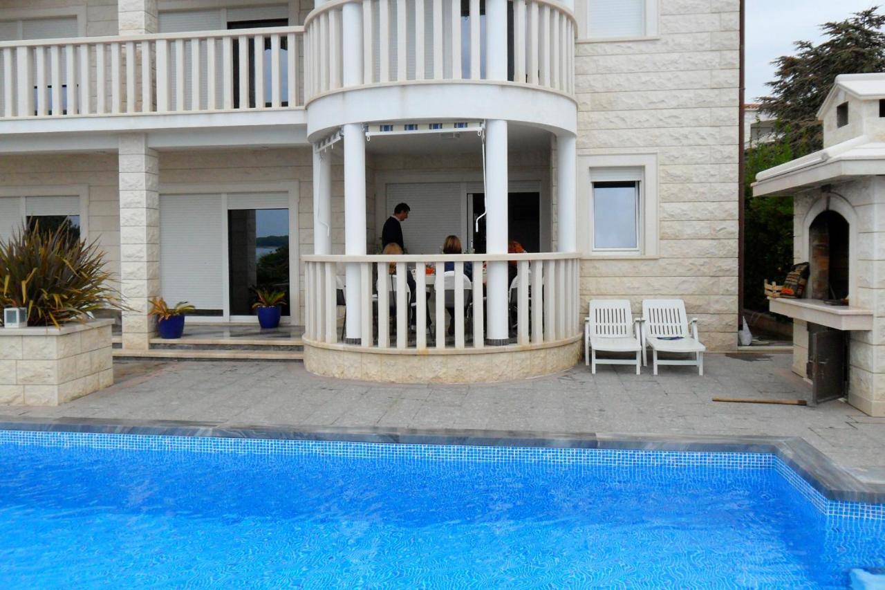 Family Friendly Apartments With A Swimming Pool Rogoznica - 7557 Exterior photo