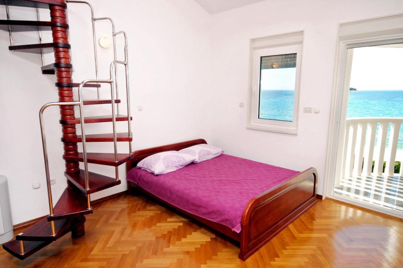 Family Friendly Apartments With A Swimming Pool Rogoznica - 7557 Exterior photo